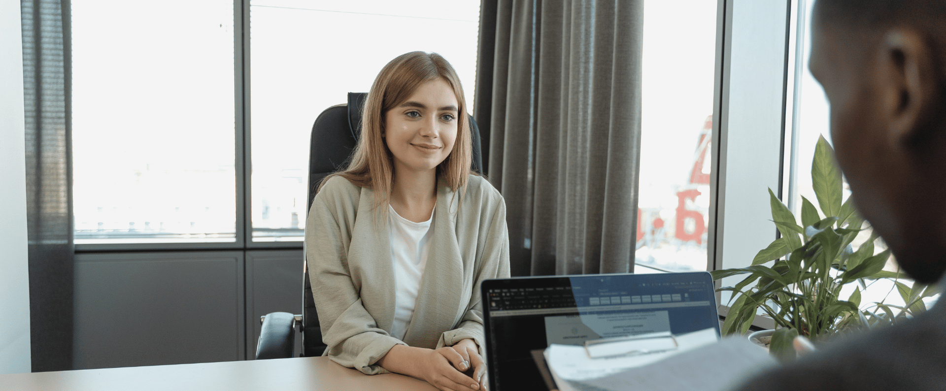 <span id="hs_cos_wrapper_name" class="hs_cos_wrapper hs_cos_wrapper_meta_field hs_cos_wrapper_type_text" style="" data-hs-cos-general-type="meta_field" data-hs-cos-type="text" >Bakom kulisserna: Insikter om rekryteringsprocessen</span>